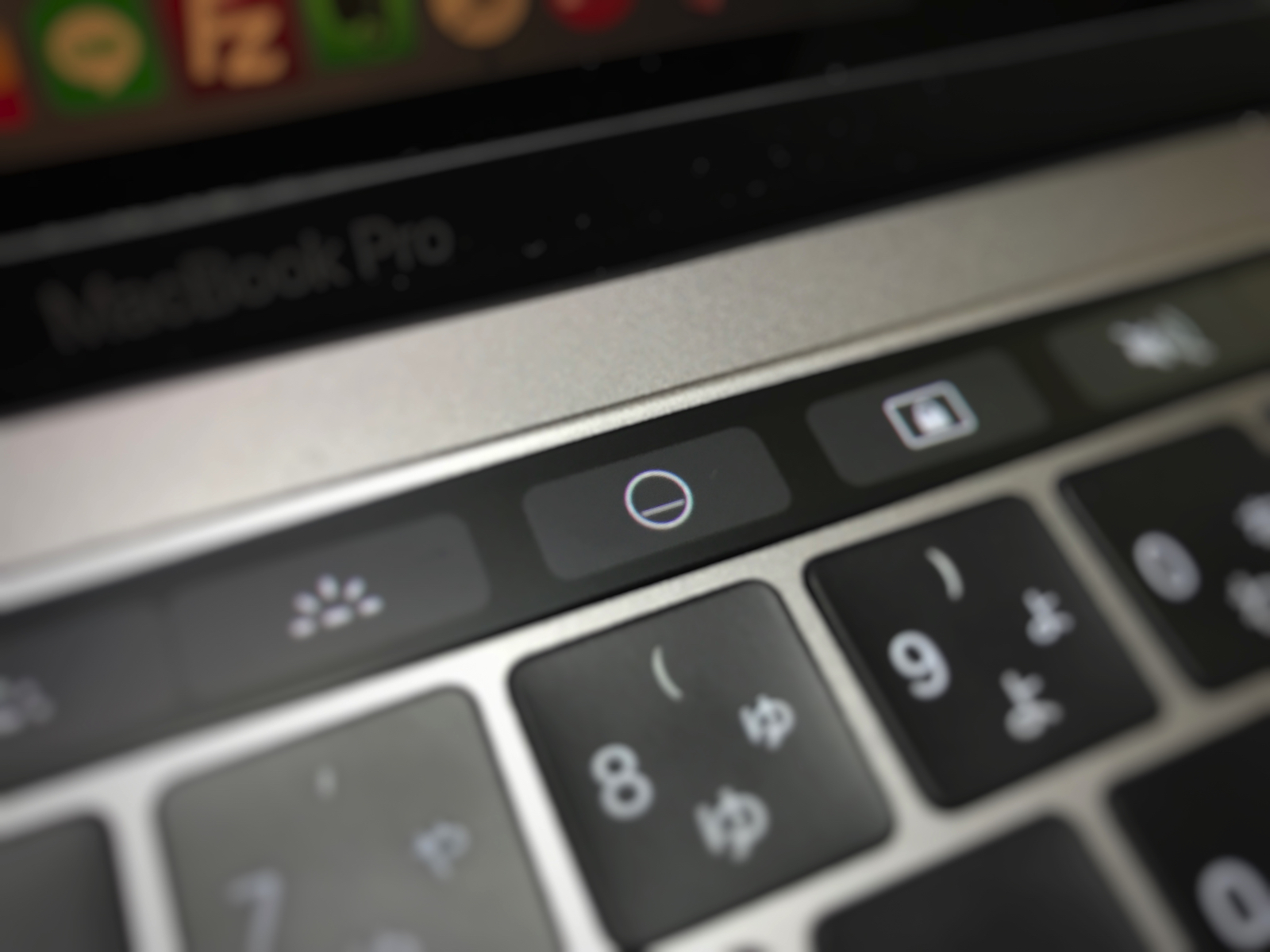 【Mac】Touch IDボタンでスリープのショートカットキーが効かない!Touch Barから簡単にスリープする方法